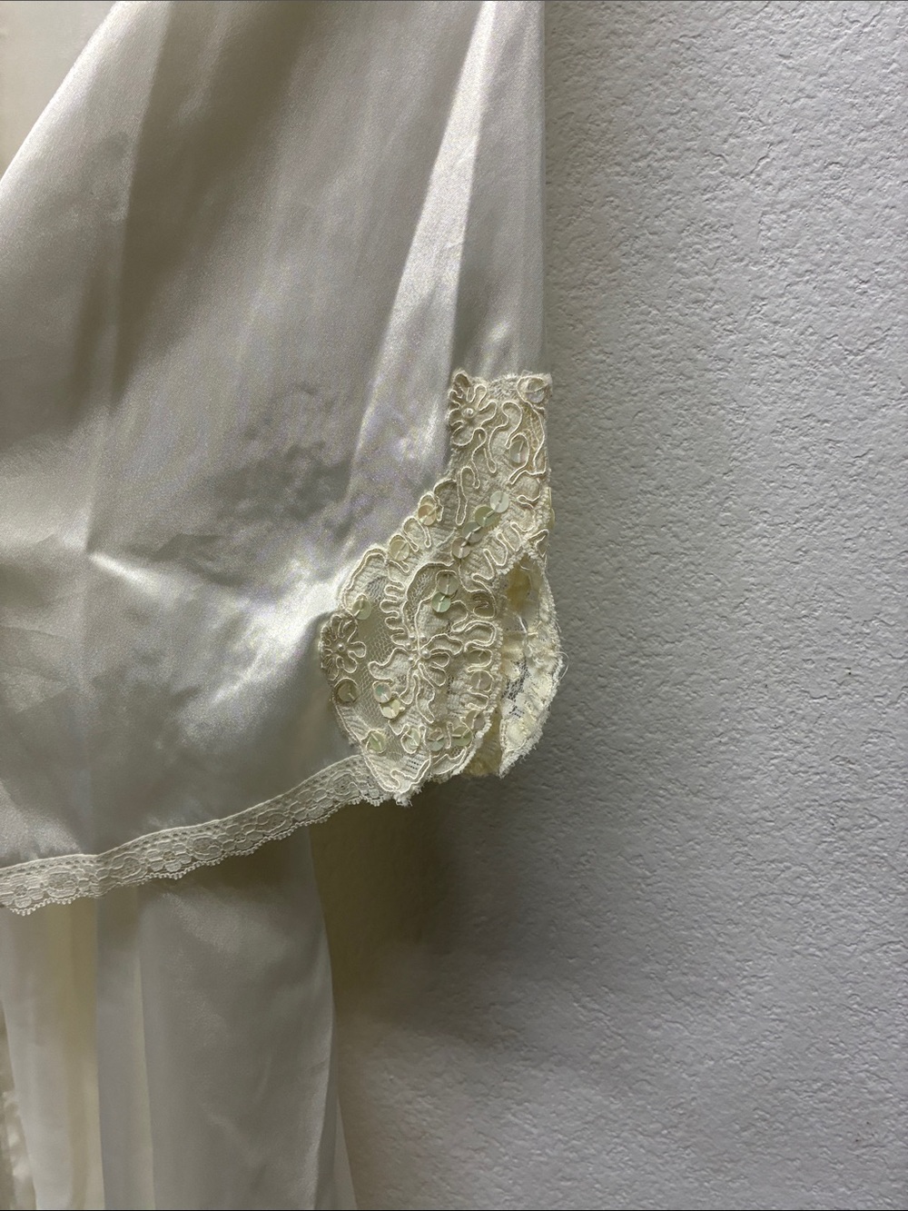 Vintage Y2K-90s Victoria's Secret Heart Tag Lace Sequin Trim Kimono Mini Robe - Picture 5 of 7